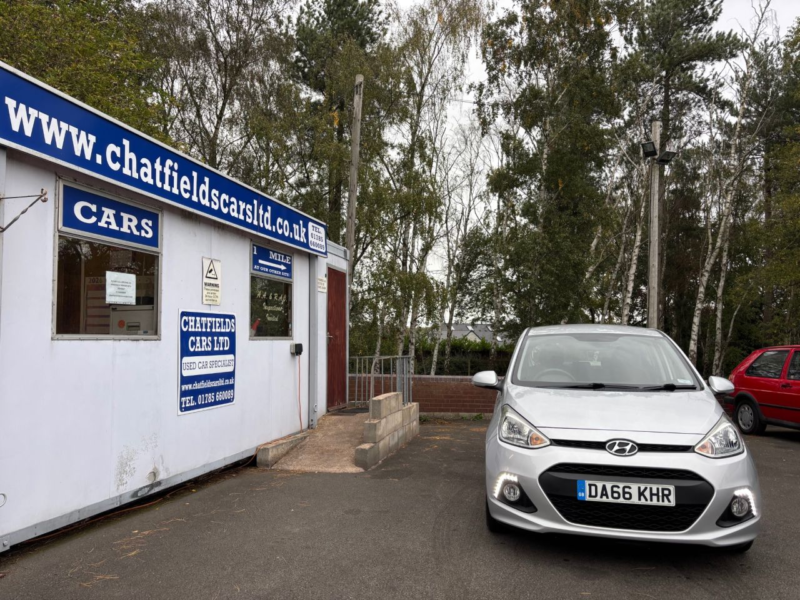 2016 Hyundai I10 1.2 Premium Hatchback 5dr Petrol Auto Euro 6 (87 Ps) in Grey — image 1