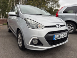 2016 Hyundai I10 1.2 Premium Hatchback 5dr Petrol Auto Euro 6 (87 Ps) in Grey — image 4