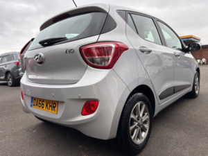 2016 Hyundai I10 1.2 Premium Hatchback 5dr Petrol Auto Euro 6 (87 Ps) in Grey — image 5