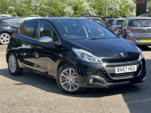 2017 Peugeot 208 1.2 Puretech Allure in Black — image 2