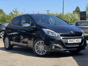 2017 Peugeot 208 1.2 Puretech Allure in Black — image 3