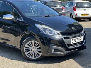 2017 Peugeot 208 1.2 Puretech Allure in Black — image 4