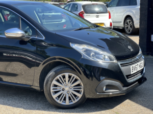 2017 Peugeot 208 1.2 Puretech Allure in Black — image 5