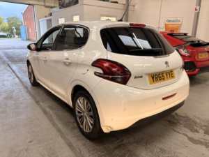 2015 Peugeot 208 1.6 Bluehdi Allure in White — image 3