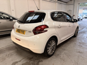 2015 Peugeot 208 1.6 Bluehdi Allure in White — image 4