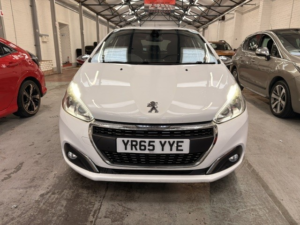 2015 Peugeot 208 1.6 Bluehdi Allure in White — image 6