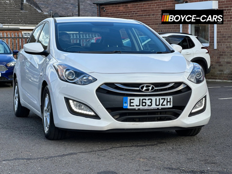 2013 Hyundai I30 1.6 Crdi Blue Drive Active Hatchback 5dr Diesel Manual Euro 5 (s/s) (110 Ps) in White — image 1