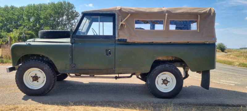 1971 Land Rover Series Ii 2a in Green — image 1