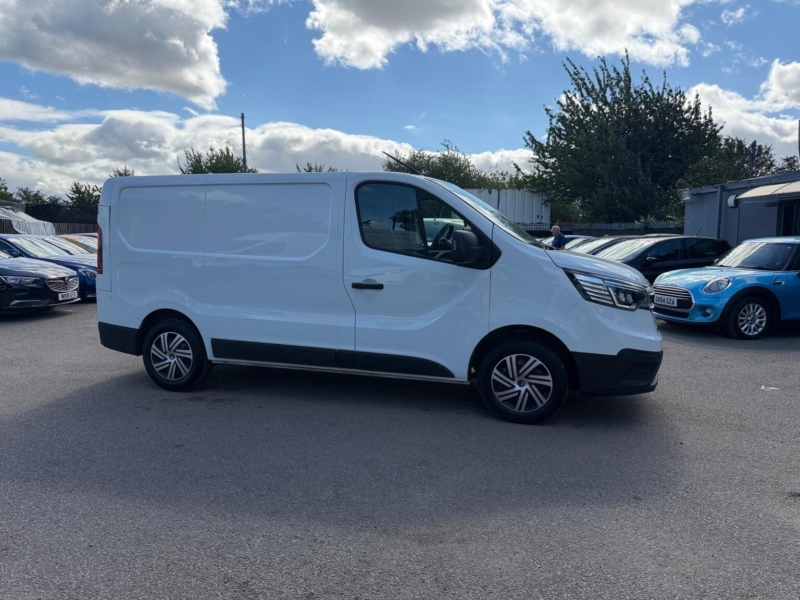 2023 Renault Trafic 2.0 Dci Blue Sl30 Advance L1 H1 Euro 6 (s/s) 5dr in White — image 1