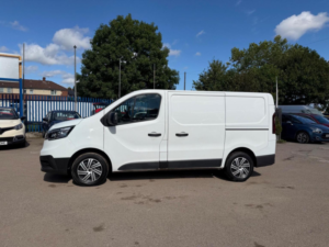 2023 Renault Trafic 2.0 Dci Blue Sl30 Advance L1 H1 Euro 6 (s/s) 5dr in White — image 3