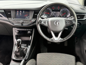 2018 Vauxhall Astra 1.0i Turbo Ecotec Sri Euro 6 (s/s) 5dr in Green — image 2