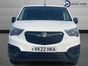 2022 Vauxhall Combo 1.5 Turbo D 2000 Dynamic in White — image 2