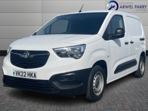 2022 Vauxhall Combo 1.5 Turbo D 2000 Dynamic in White — image 3