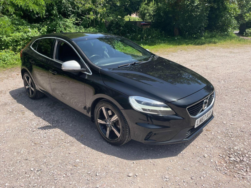 2017 Volvo V40 2.0 D4 R-Design Pro Euro 6 (s/s) 5dr in Black — image 1