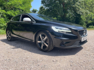 2017 Volvo V40 2.0 D4 R-Design Pro Euro 6 (s/s) 5dr in Black — image 2