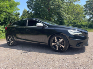 2017 Volvo V40 2.0 D4 R-Design Pro Euro 6 (s/s) 5dr in Black — image 3
