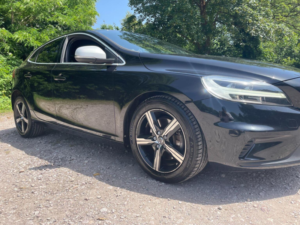 2017 Volvo V40 2.0 D4 R-Design Pro Euro 6 (s/s) 5dr in Black — image 4