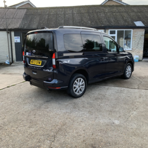 2024 Ford Tourneo Connect 2.0 Tourneo Connect Titanium Tourneo L1 2.0l Ecoblue 122ps Fwd 6 Speed Manual in Blue — image 3