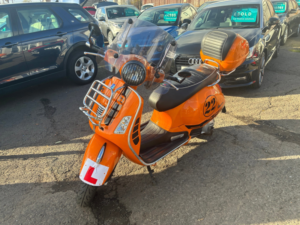 2013 Piaggio Vespa Gts 125 125 Supersport Scooter Petrol CVT (15 Ps) in Orange — image 6