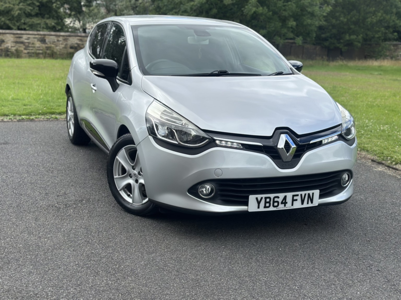2014 Renault Clio 1.2 Dynamique Medianav 1.2 16v 75 in Silver — image 1