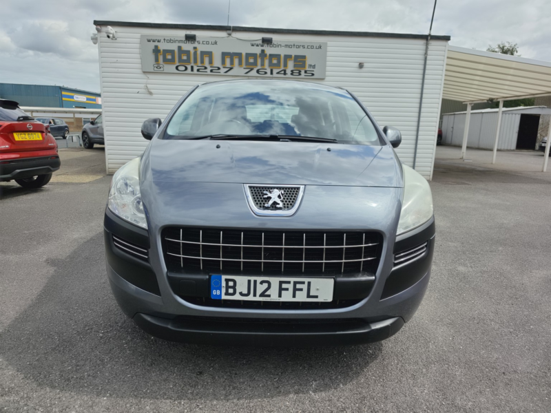2012 Peugeot 3008 SUV 2009 - 2014 in Grey — image 1