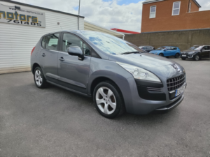 2012 Peugeot 3008 SUV 2009 - 2014 in Grey — image 2