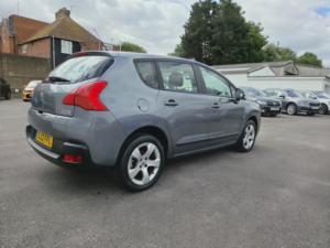 2012 Peugeot 3008 SUV 2009 - 2014 in Grey — image 3