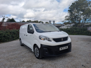 2021 Peugeot Expert 1.5 Bluehdi 1000 Professional Standard Panel Van Mwb Euro 6 (s/s) 6dr in White — image 6