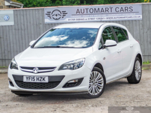 2015 Vauxhall Astra 1.6 16v Excite Euro 5 5dr in White — image 2