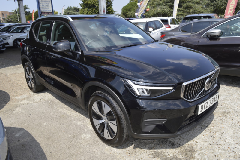 2022 Volvo Xc40 1.5 Core T4 (211 Hp) Auto in Black — image 1