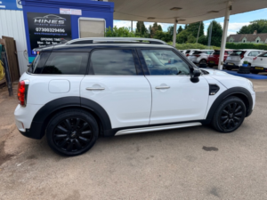 2018 MINI Countryman 1.5 Gpf Cooper SUV 5dr Petrol Manual Euro 6 (s/s) (136 Ps) in White — image 2