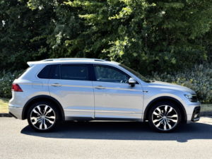 2017 Volkswagen Tiguan 2.0 Tdi R-Line in Silver — image 2