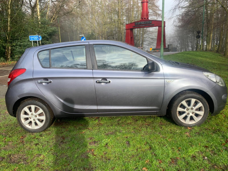 2011 Hyundai I20 Classic in Grey — image 1