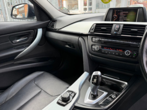 2012 BMW 3 Series 2.0 320d Se Auto Euro 5 (s/s) 4dr in Silver — image 4