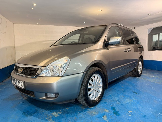 2011 Kia Sedona 2.2 Crdi 3 in Silver — image 1