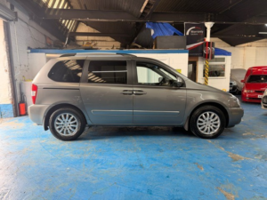 2011 Kia Sedona 2.2 Crdi 3 in Silver — image 5