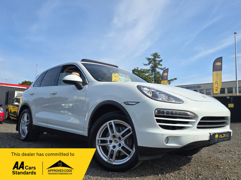 2012 Porsche Cayenne 3.0 Td V6 SUV 5dr Diesel Tiptronic 4WD Euro 5 (s/s) (240 Ps) in White — image 1