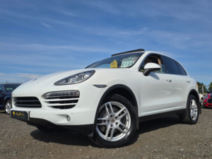 2012 Porsche Cayenne 3.0 Td V6 SUV 5dr Diesel Tiptronic 4WD Euro 5 (s/s) (240 Ps) in White — image 2
