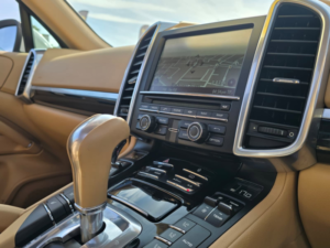 2012 Porsche Cayenne 3.0 Td V6 SUV 5dr Diesel Tiptronic 4WD Euro 5 (s/s) (240 Ps) in White — image 5