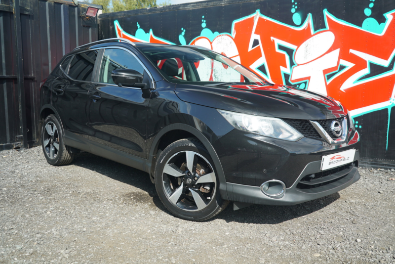 2015 Nissan Qashqai 1.6 Dig-T N-Tec+ SUV 5dr Petrol Manual 2WD Euro 6 (s/s) (163 Ps) in Black — image 1