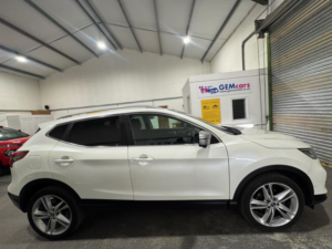 2019 Nissan Qashqai 1.3 Dig-T N-Motion in White — image 4