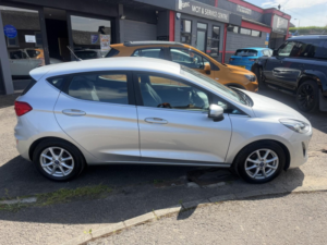 2018 Ford Fiesta 1.1 Ti-Vct Zetec Hatchback 5dr Petrol Manual Euro 6 (s/s) (85 Ps) in Multicolour — image 4