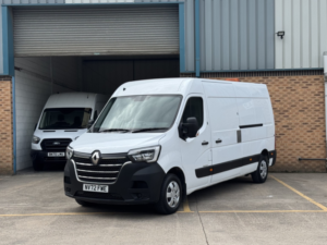 2022 Renault Master 2.3 Fwd Lm35 Dci 135 Business+ Fwd Long Lwb Medium Roof Euro 6 in White — image 2