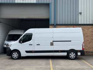 2022 Renault Master 2.3 Fwd Lm35 Dci 135 Business+ Fwd Long Lwb Medium Roof Euro 6 in White — image 5