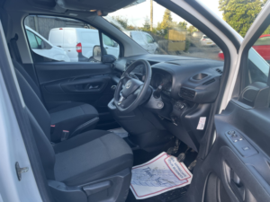 2019 Vauxhall Combo 1.6 Turbo D 2300 Edition in White — image 3