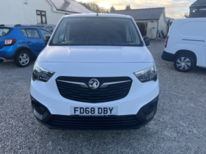 2019 Vauxhall Combo 1.6 Turbo D 2300 Edition in White — image 4