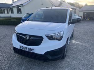 2019 Vauxhall Combo 1.6 Turbo D 2300 Edition in White — image 5