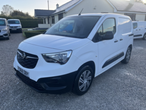 2019 Vauxhall Combo 1.6 Turbo D 2300 Edition in White — image 6