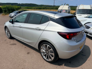 2021 Vauxhall Astra 1.2 Turbo Griffin Edition Hatchback 5dr Petrol Manual Euro 6 (s/s) (145 Ps) in Silver — image 4