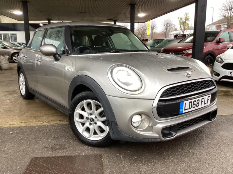 2018 MINI Hatch 2.0 Cooper S Euro 6 (s/s) 5dr in Silver — image 1